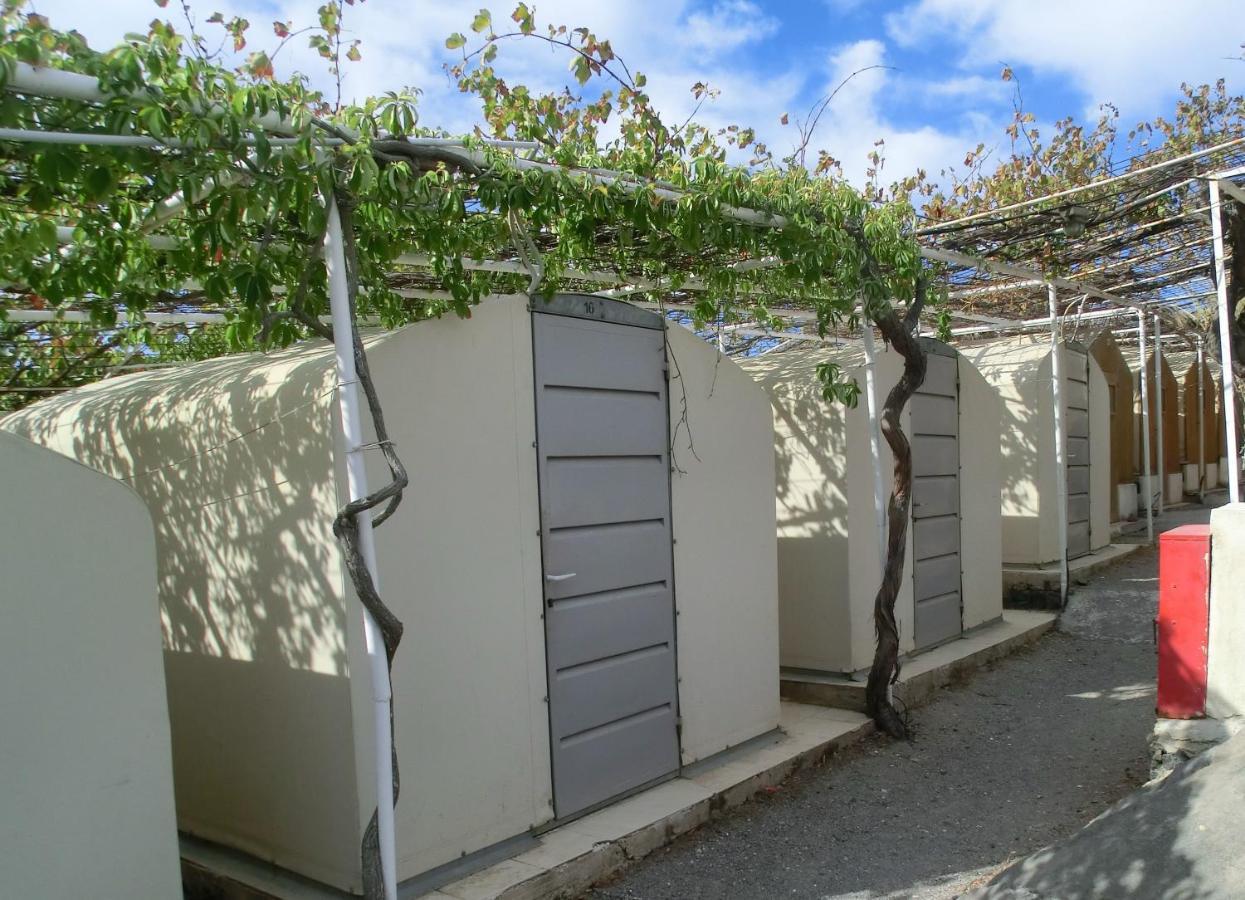 Santorini Camping & Hostel Fira  Exteriör bild