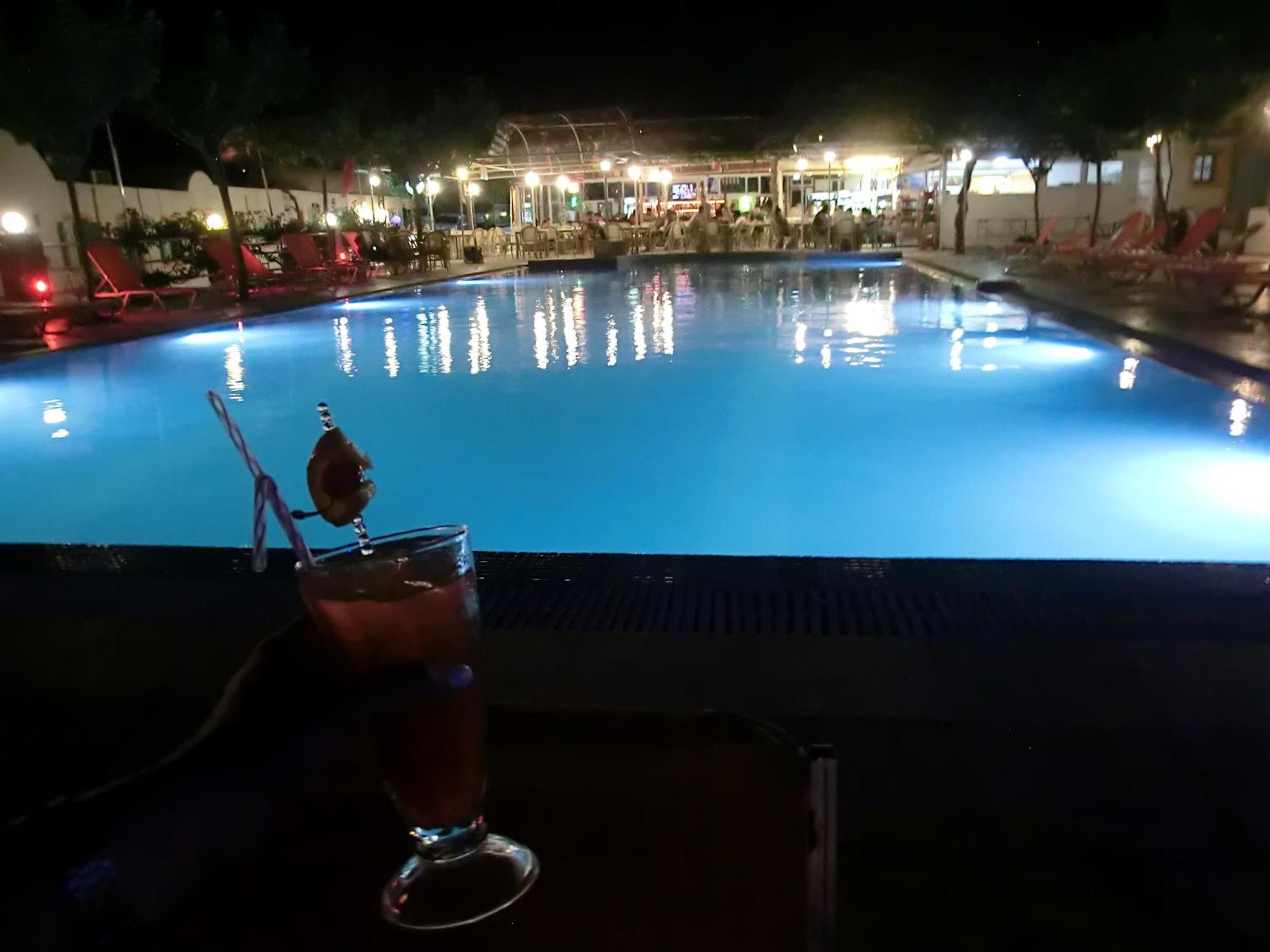 Santorini Camping & Hostel Fira  Exteriör bild