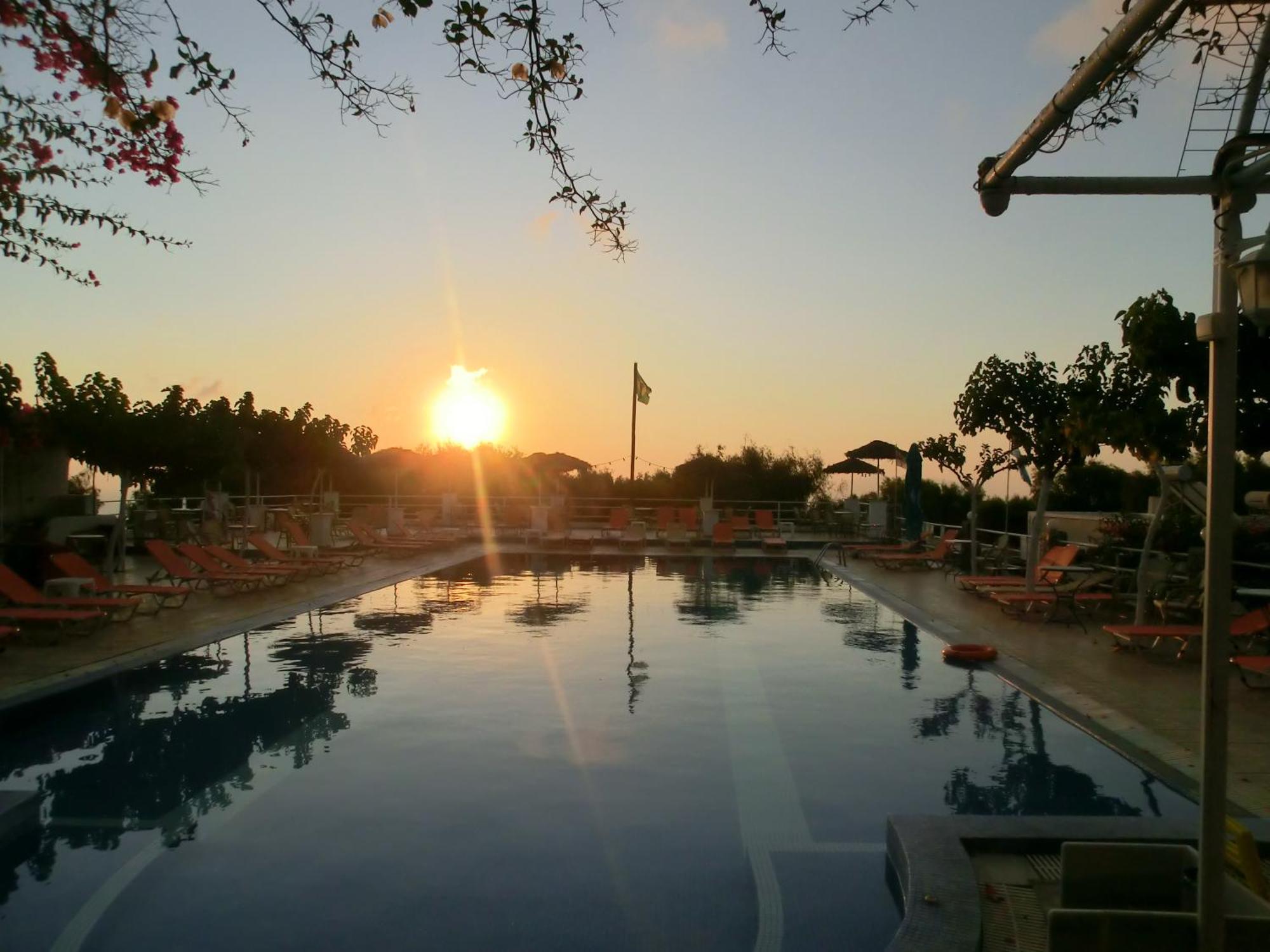 Santorini Camping & Hostel Fira  Exteriör bild